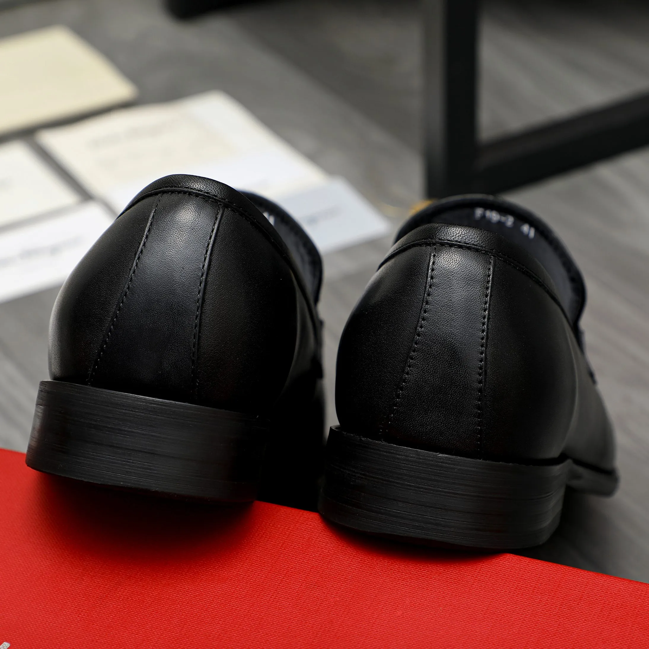 Men's shoes 💰420 Product trademark: Ferragamo " Ferragamo ] Business slip-on leather shoes Regular size: 39-45 (38.46 custom-made, non-refundable) Product materials: Selected high-quality cowhide upper, sheepskin lining, original rubber outsole